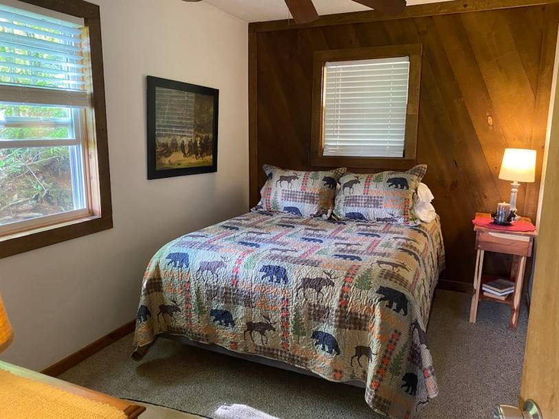 Entire cabin in Robbinsville, North Carolina 6 guests2 bedrooms3 beds1 bath-3