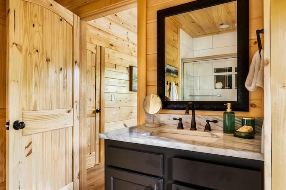 Entire cabin in Sevierville, Tennessee 6 guests2 bedrooms3 beds2 baths-7