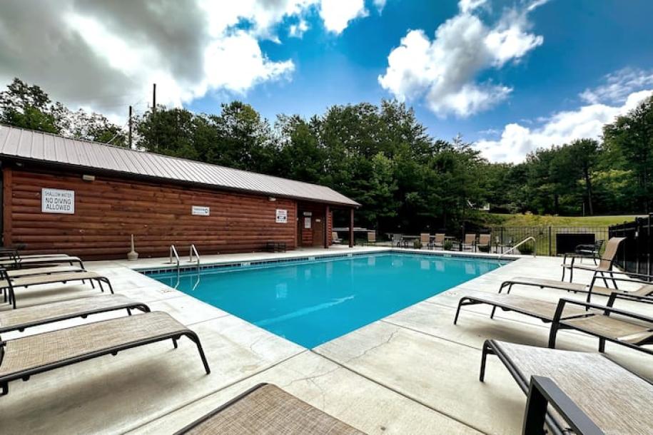 Entire cabin in Sevierville, Tennessee 8 guests2 bedrooms3 beds2 baths-1