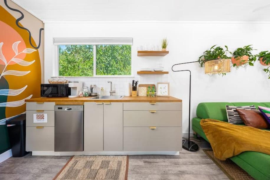 Shipping container in Austin, Texas 2 guests1 bedroom1 bed1 bath-11
