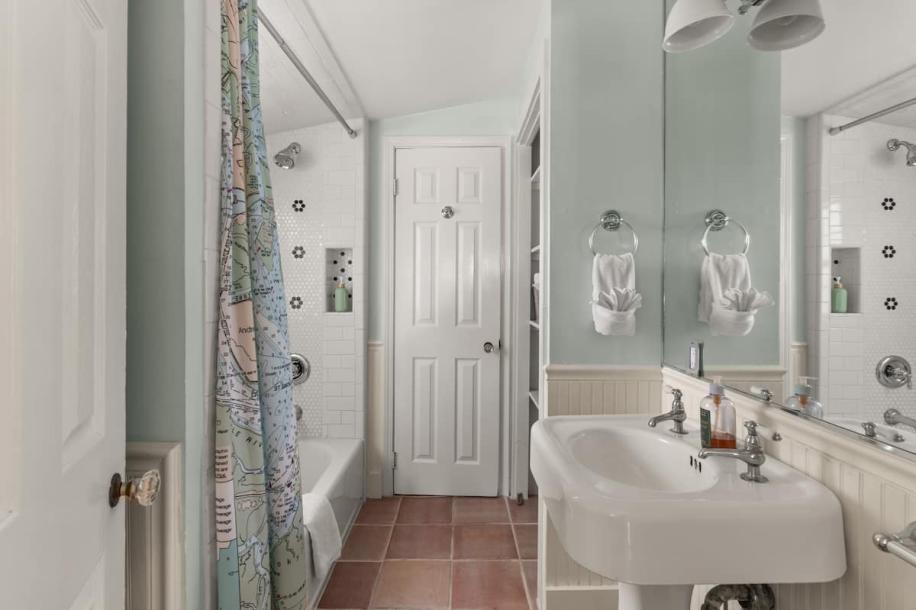 SSI Beach House + Private Pool & Hot Tub w/Bikes!-6
