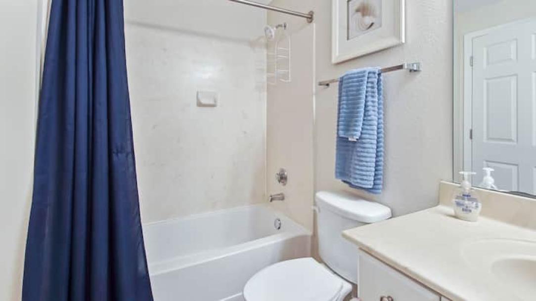 Entire condo in Panama City Beach, Florida 6 guests2 bedrooms2 beds3 baths-12