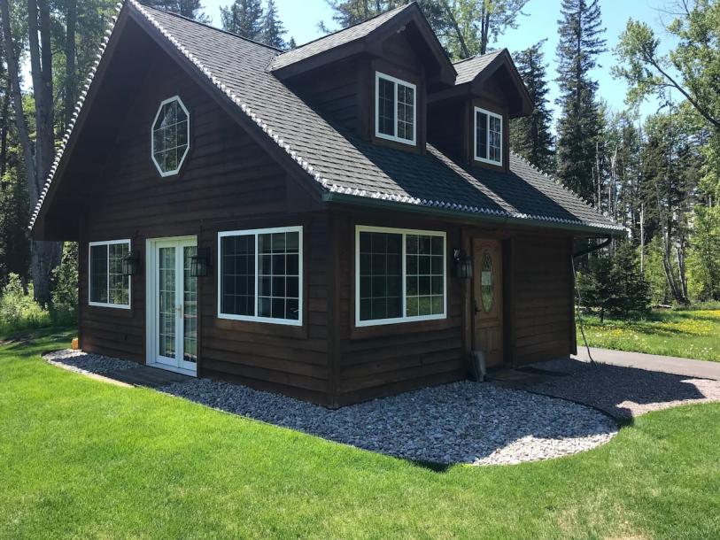 Entire cabin in Columbia Falls, Montana 4 guestsStudio2 beds1 bath-3