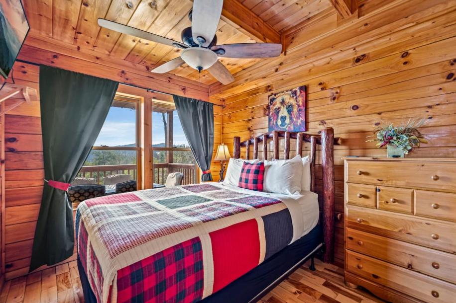Entire cabin in Sevierville, Tennessee 8 guests2 bedrooms5 beds2.5 baths-11
