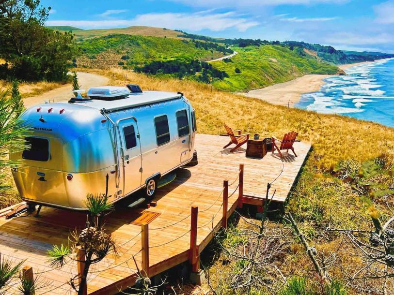 Camper/RV in Half Moon Bay, California 2 guests1 bedroom2 beds1 bath-11