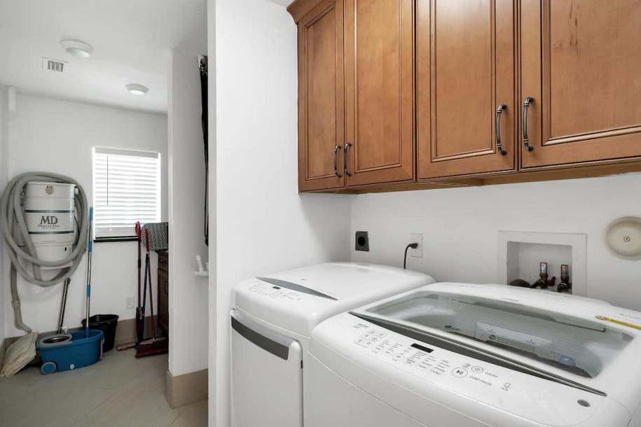 Elegant Waterside Haven - 3BR Pool House-10
