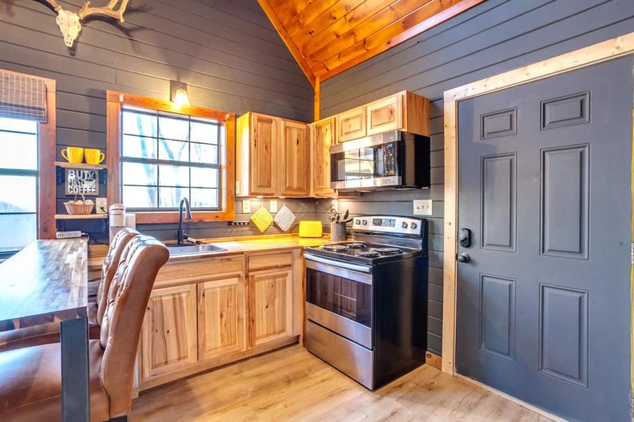 Tiny home in Pigeon Forge, Tennessee 3 guests1 bedroom2 beds1.5 baths-10