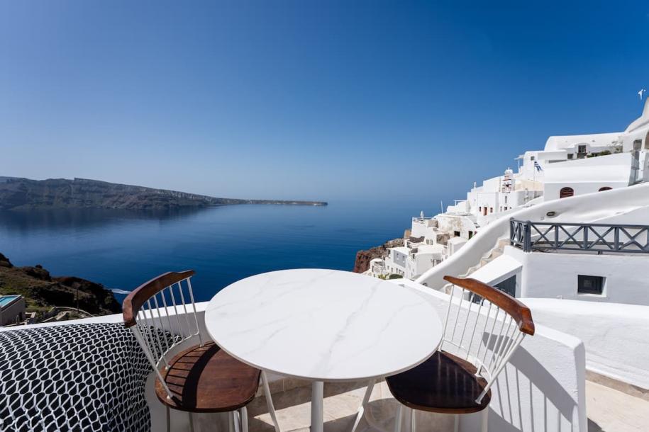 Cycladic home in Oia, Greece 5 guests2 bedrooms2 baths-5