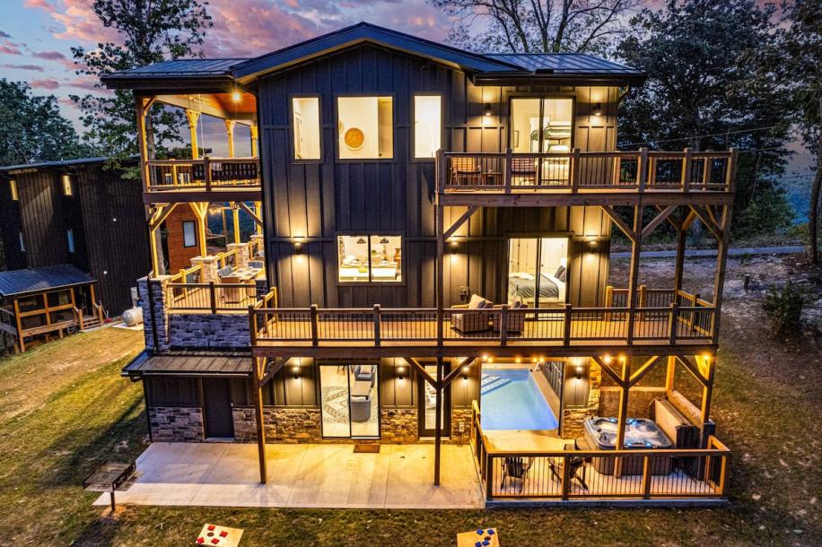 Entire home in Sevierville, Tennessee 12 guests3 bedrooms8 beds4 baths-18