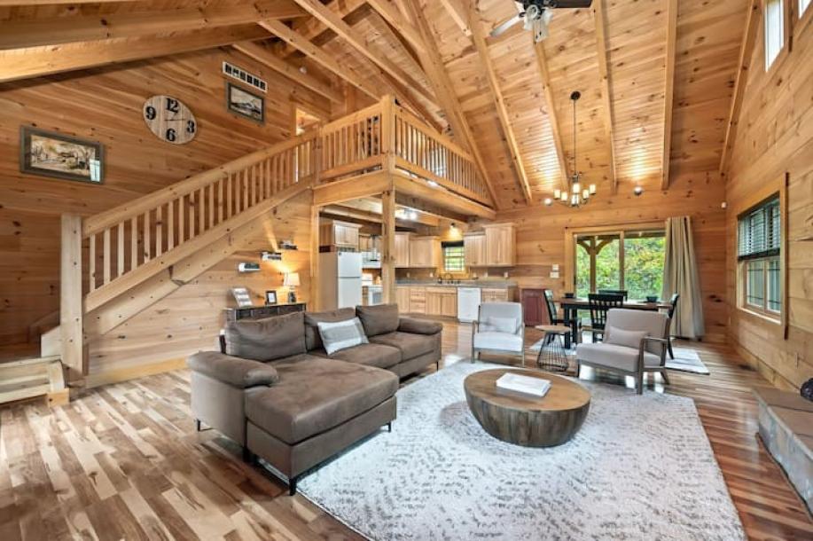 Entire cabin in Madison, Indiana 4 guests2 bedrooms2 beds2 baths-14
