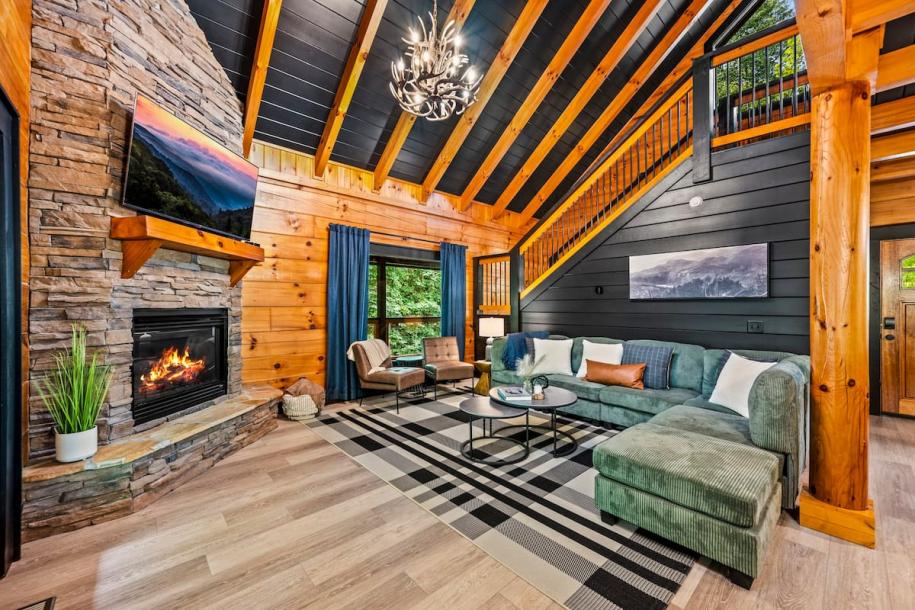 Entire cabin in Sevierville, Tennessee 8 guests2 bedrooms5 beds2.5 baths-17