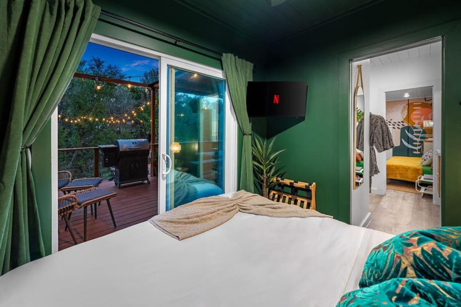 Shipping container in Austin, Texas 2 guests1 bedroom1 bed1 bath-10