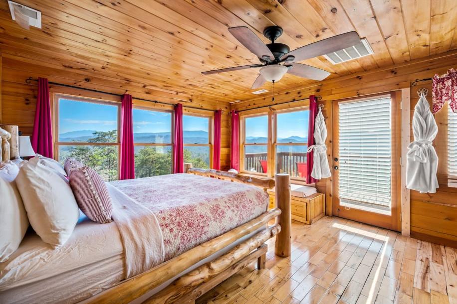 Entire cabin in Sevierville, Tennessee 8 guests2 bedrooms5 beds2.5 baths-12