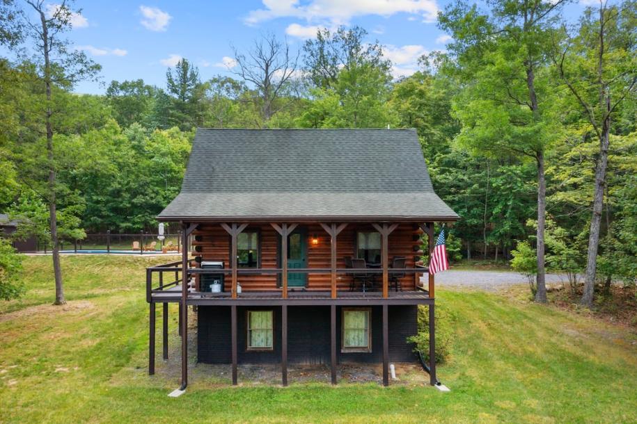 Entire cabin in Fort Valley, Virginia 4 guests1 bedroom3 beds2 baths-3