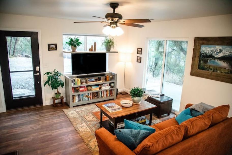 Romantic Cabin: River, Hot Tub, View, Spa Bathroom Entire cabin in Mariposa, California 4 guests1 bedroom2 beds1 bath-14