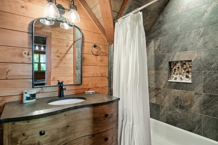 Entire cabin in Sevierville, Tennessee 8 guests3 bedrooms3 beds2.5 baths-4