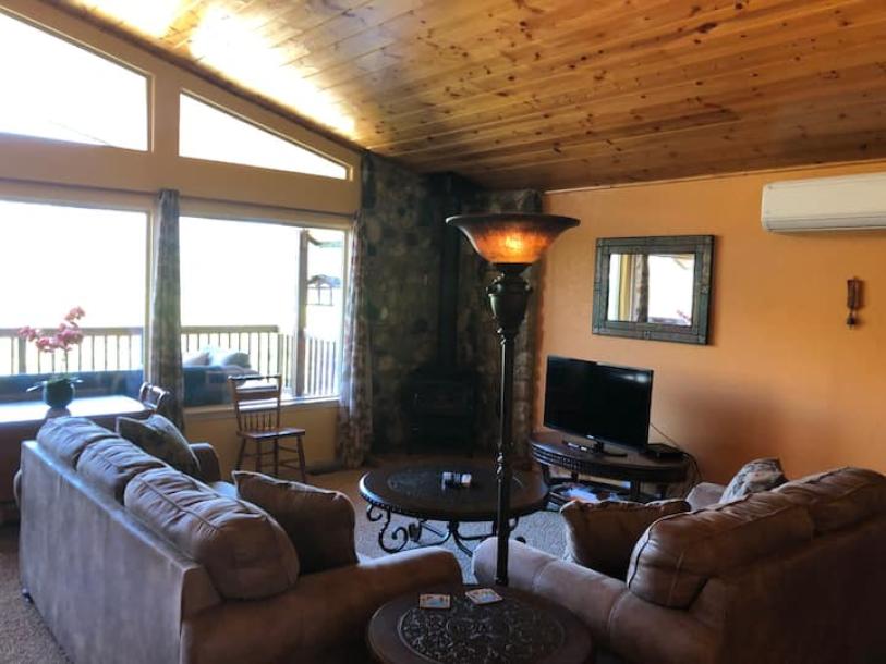 Entire chalet in Three Rivers, California 2 guests1 bedroom1 bed1 bath-2