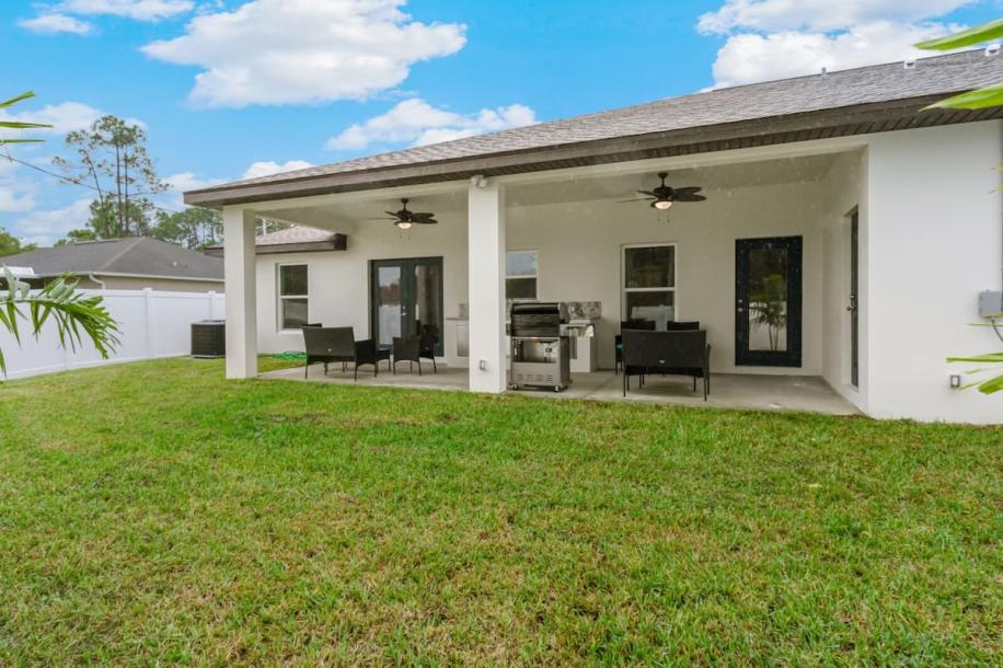 All new, lovely, spacious 3bd/2bth unit sleeps 8!-13