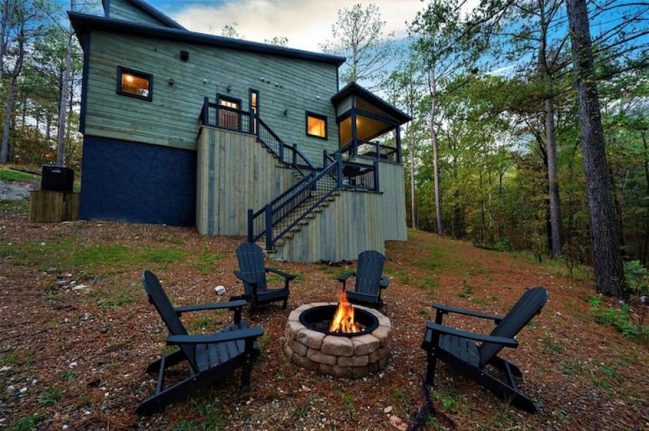 Entire cabin in Broken Bow, Oklahoma 4 guests1 bedroom2 beds2 baths-12
