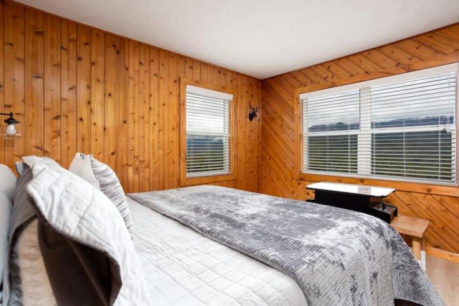 Entire cabin in Gatlinburg, Tennessee 6 guests1 bedroom3 beds1 bath-7