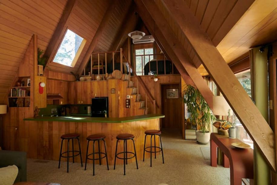 Entire cabin in Idyllwild-Pine Cove, California 4 guests2 bedrooms3 beds1 bath-13