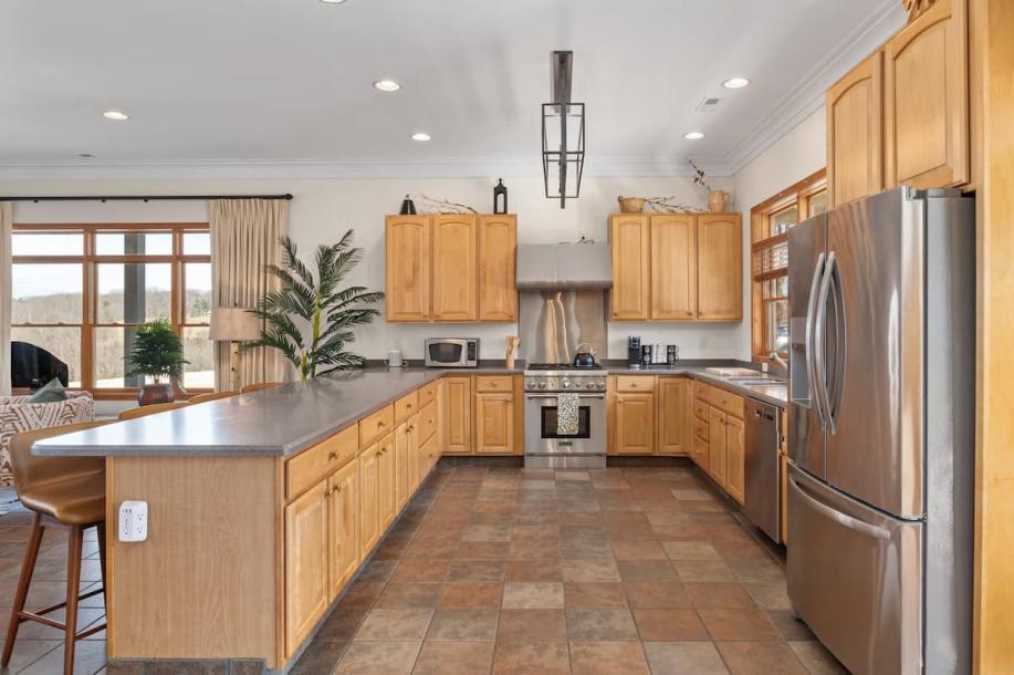 Entire home in Frederick, Maryland 4 guests1 bedroom2 beds1 bath-12