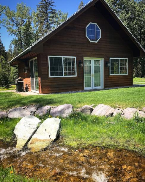 Entire cabin in Columbia Falls, Montana 4 guestsStudio2 beds1 bath-0