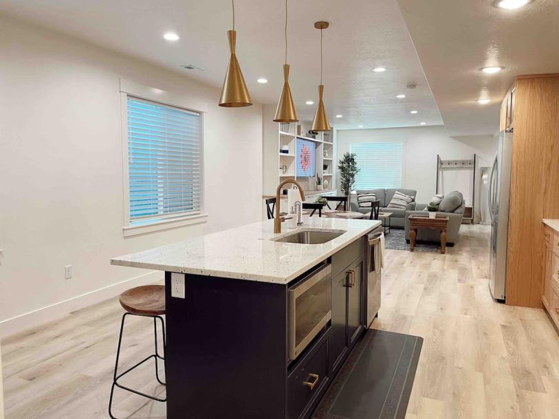 Entire guest suite in Pleasant Grove, Utah 4 guests2 bedrooms2 beds1 bath-8
