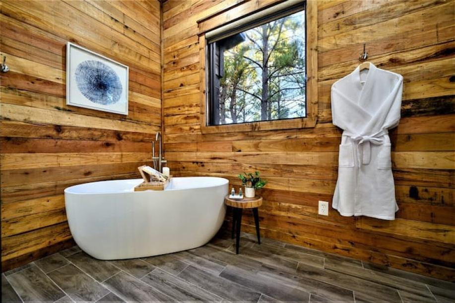 Entire cabin in Broken Bow, Oklahoma 4 guests1 bedroom2 beds2 baths-7