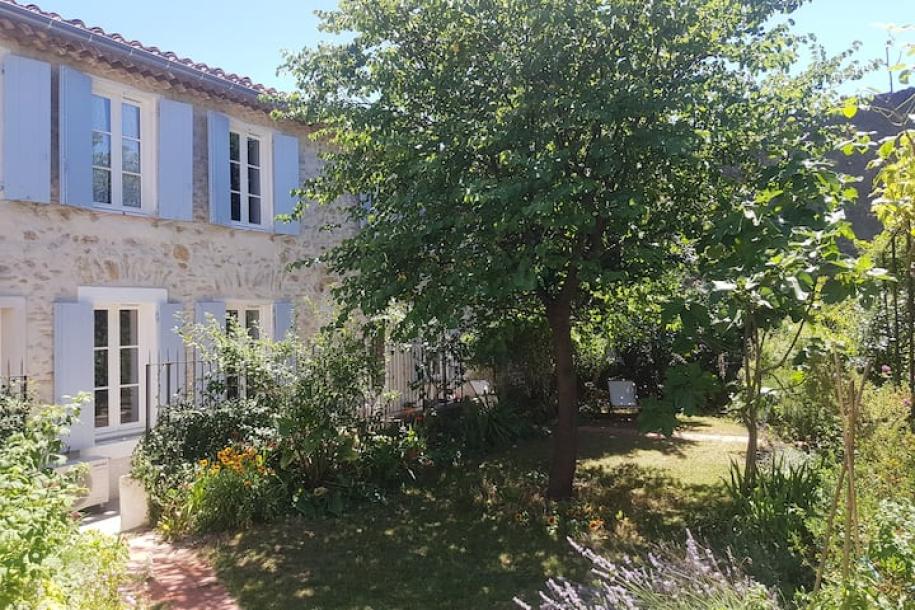 Entire home in Carcassonne, France 3 guests1 bedroom2 beds1 bath-1