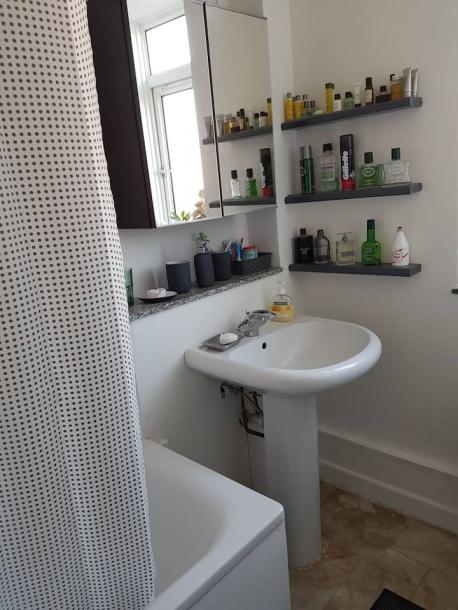 Room in United Kingdom 1 single bedShared bathroom-2