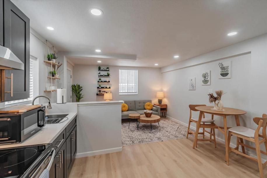 Entire home in Daly City, California 4 guests1 bedroom1 bed1 bath-9