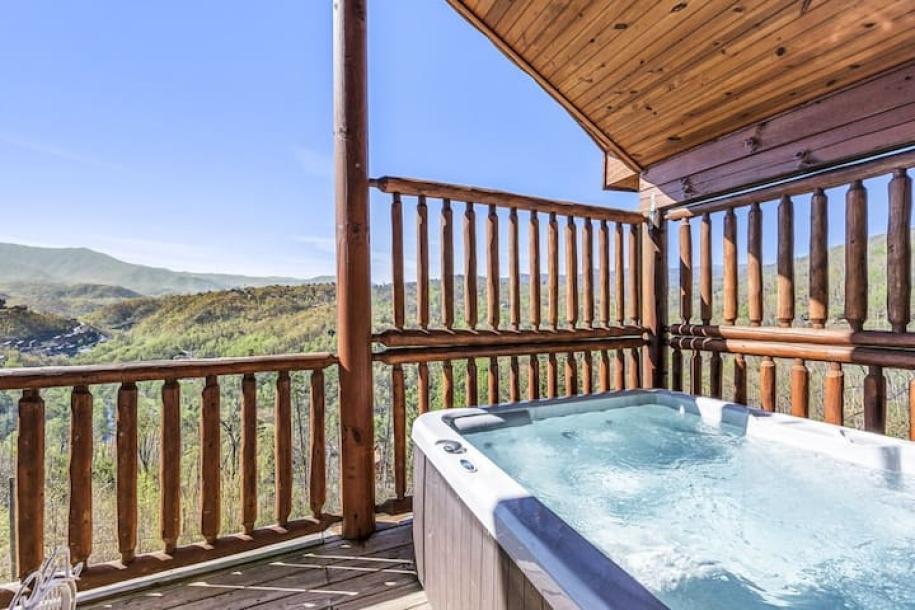 Entire cabin in Gatlinburg, Tennessee 2 guests1 bedroom1 bed1 bath-9