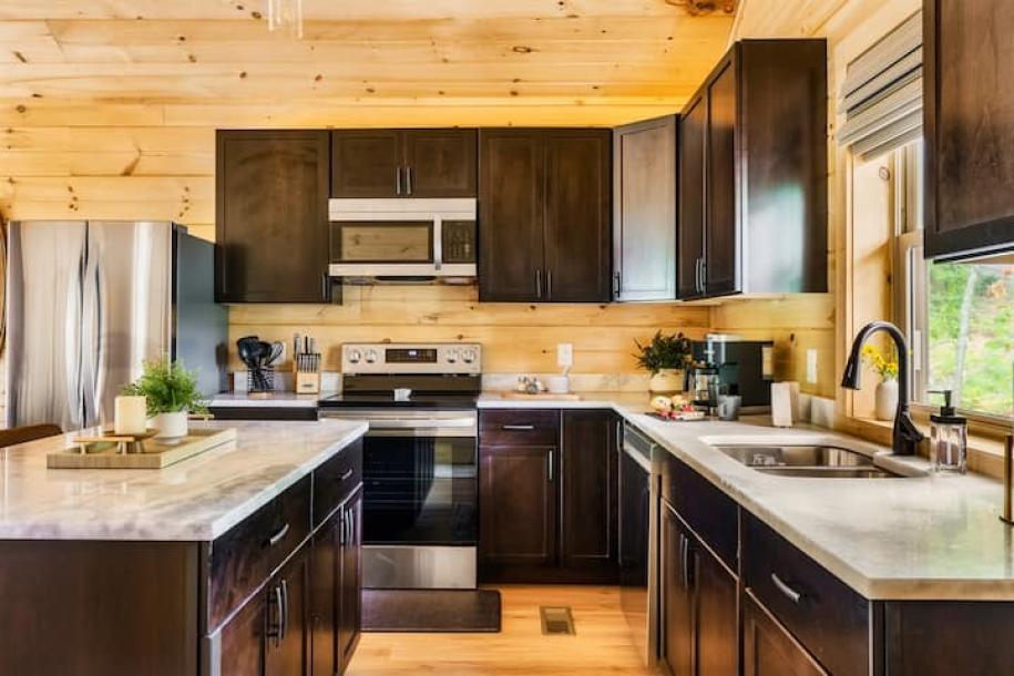 Entire cabin in Sevierville, Tennessee 6 guests2 bedrooms3 beds2 baths-11