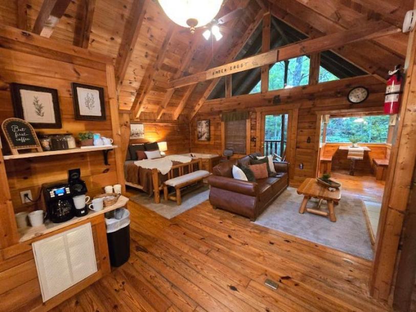 Entire cabin in Sevierville, Tennessee 4 guests1 bedroom2 beds1 bath-17