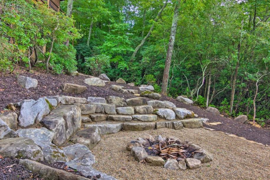 Entire cabin in Brevard, North Carolina 4 guests2 bedrooms3 beds1 bath-1