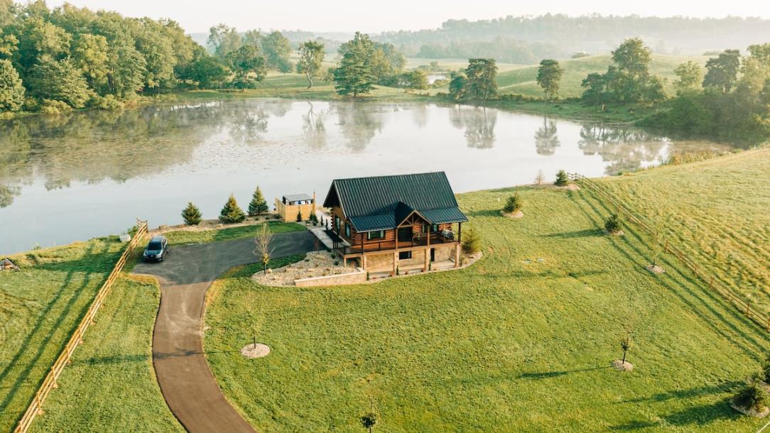 Entire cabin in Millersburg, Ohio 6 guests2 bedrooms4 beds2 baths-19