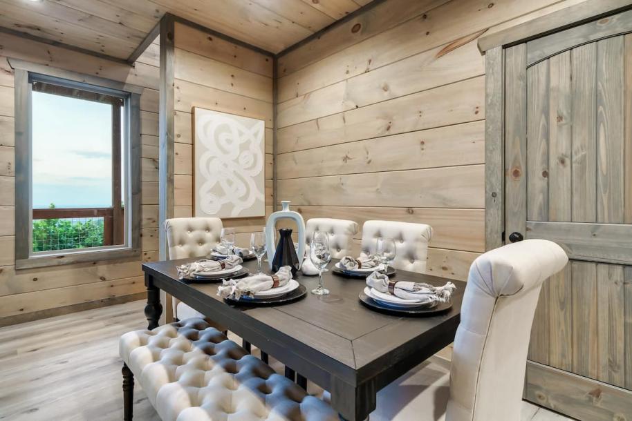 Entire cabin in Sevierville, Tennessee 8 guests2 bedrooms3 beds2 baths-11
