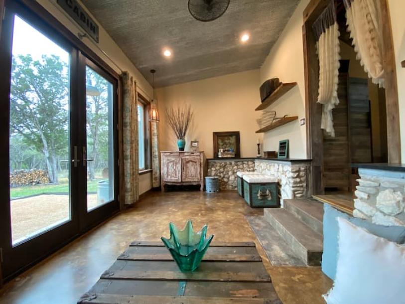 Entire cabin in Wimberley, Texas 4 guests2 bedrooms2 beds1 bath-10