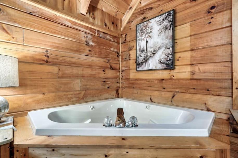 Entire cabin in Sevierville, Tennessee 4 guests1 bedroom2 beds1 bath-9