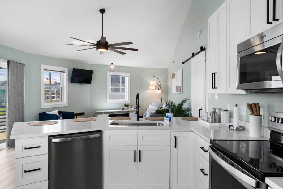 Entire home in Carolina Beach, North Carolina 4 guests2 bedrooms2 beds1 bath-5