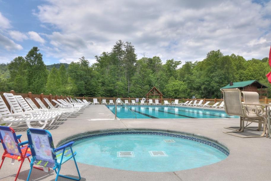 Entire cabin in Sevierville, Tennessee 8 guests3 bedrooms3 beds2.5 baths-2
