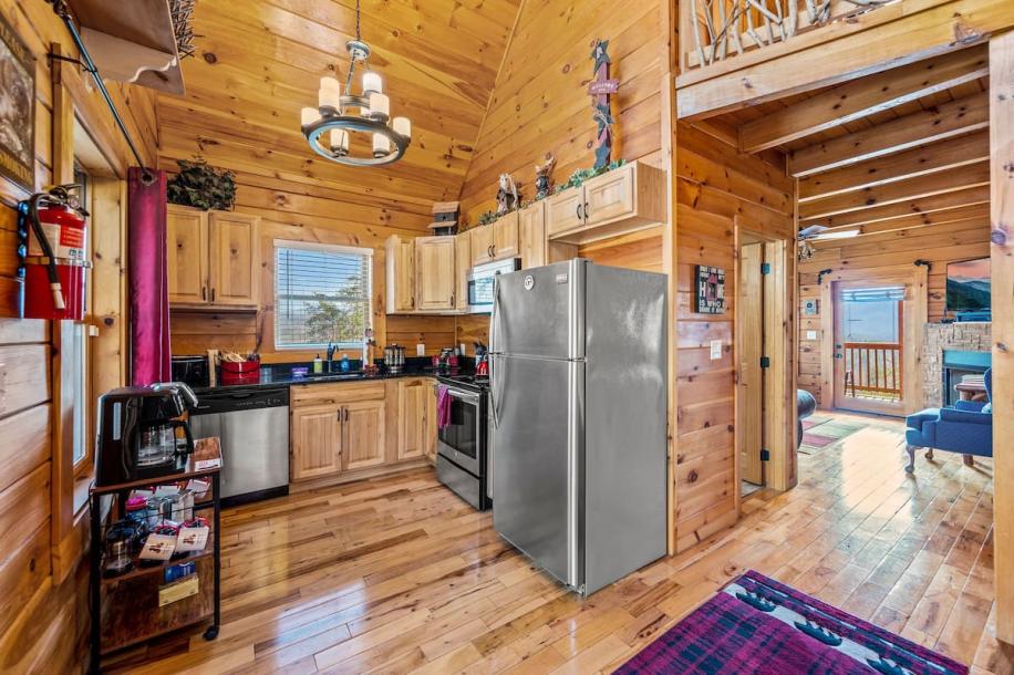 Entire cabin in Sevierville, Tennessee 8 guests2 bedrooms5 beds2.5 baths-15