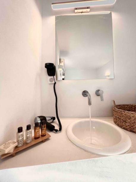Entire home in Imerovigli, Greece 2 guests1 bedroom1 bed1 bath-6