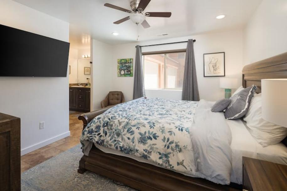 Entire townhouse in Moab, Utah 8 guests3 bedrooms4 beds2.5 baths-9