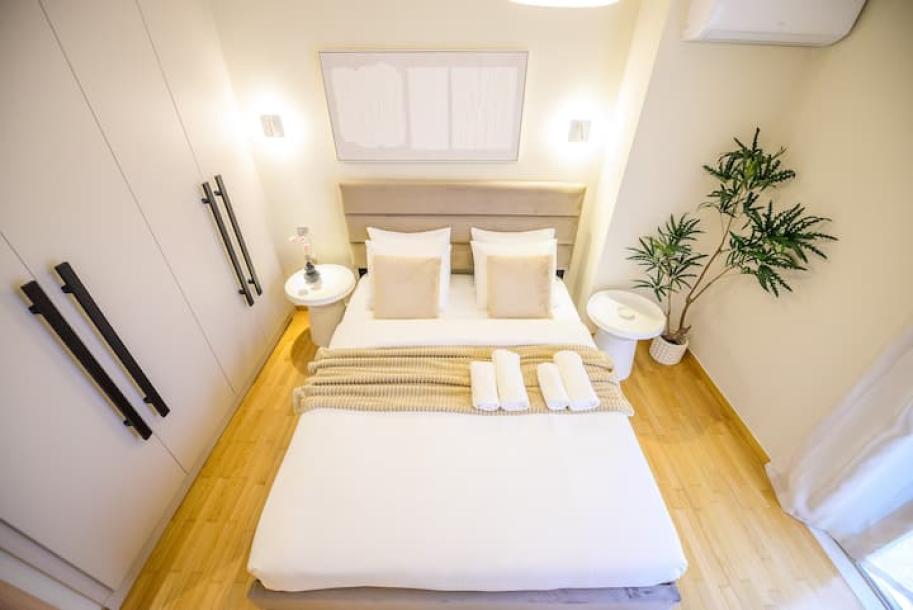 Entire rental unit in Athina, Greece 4 guests2 bedrooms2 beds1 bath-9