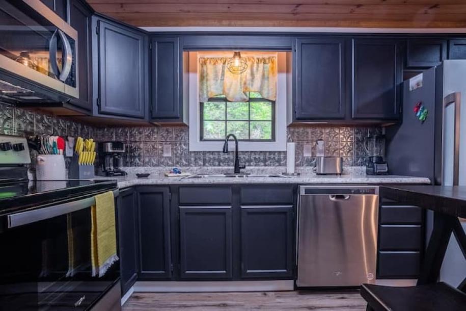 Entire cabin in Gatlinburg, Tennessee 2 guests1 bedroom1 bed1.5 baths-13