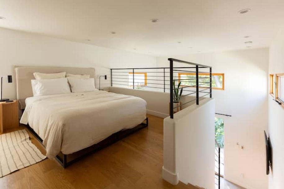 Entire guesthouse in Los Angeles, California 2 guests1 bedroom1 bed1 bath-6
