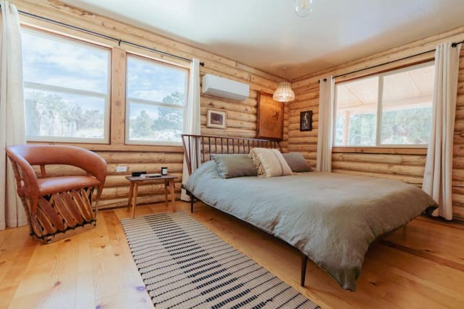 Entire cabin in Kanab, Utah, United States 4 guests2 bedrooms2 beds2 baths-11