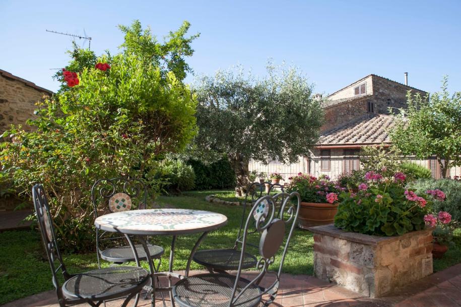Entire home in San Gimignano, Italy 2 guests1 bedroom1 bed1 bath-5